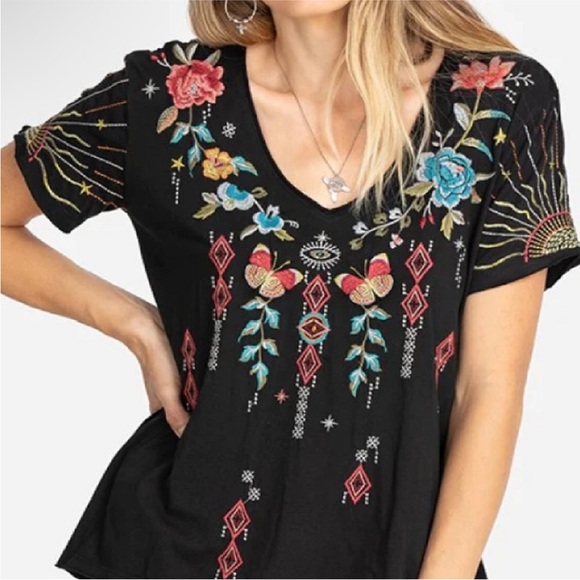 Johnny Was Cara Everyday Tee Black Shirt Embroidery V Neck - Picture 3 of 10